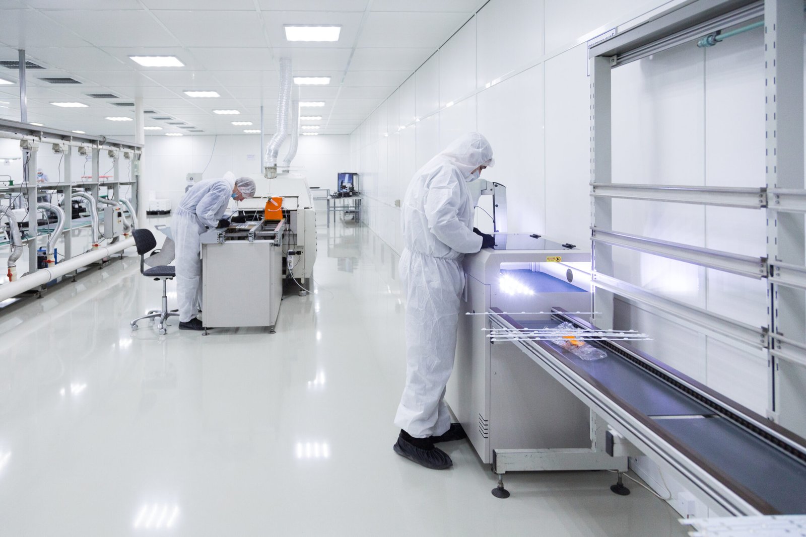 Cleanroom manufacturing line